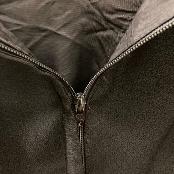 Vintage 1960s Black Sleeveless V-Neck Back Zip Crepe Dress w/ Rhinestones Size 0 - Picture 14 of 15